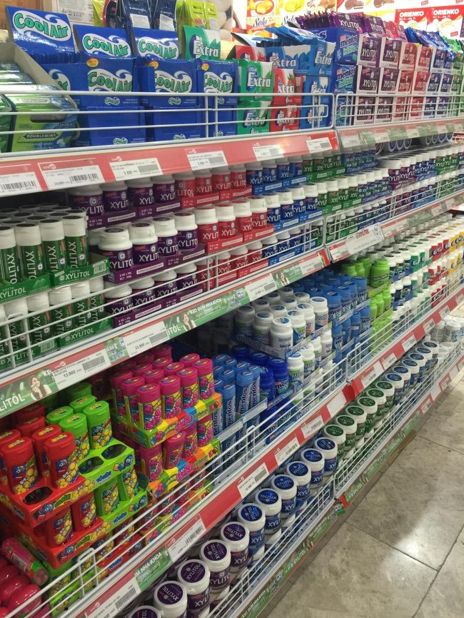 キシリトール。そう言えば、ガムをまったく噛まなくなった。シンガポールで禁止されてるから、自然に止めてたのかも。