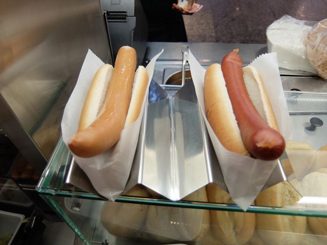 フランクフルトにてホットドッグを購入。