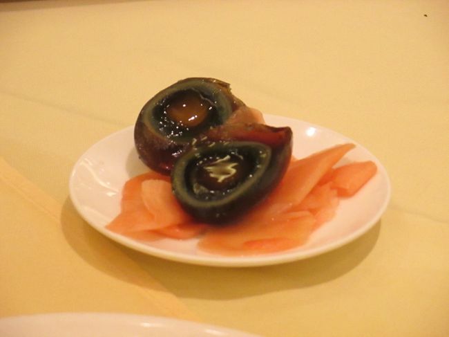皮蛋酸薑（ピータンしょうが）<br />料理３点とスチームライスでお腹いっぱいです。<br />味良し、店の雰囲気良し、そして親切な店員さん達ありがとう。<br />とても気持ちよく食事ができました。