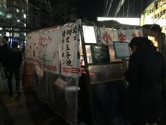 焼きラーメンの元祖小金ちゃん

一組だけしか並んでないのはラッキーでした