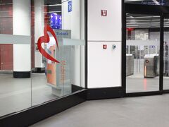 12:49　ブリュッセル空港駅
どうやら一部区間ユーレイルパスが使えないらしく、そのまま改札から出られませんでした。
追加で５ユーロ支払って空港へ。


15:15　ブリュッセル国際空港発のカタール航空便に乗ります。