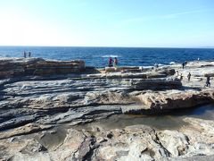 ちょっと歩きづらいけど、海の真横まで行けます。