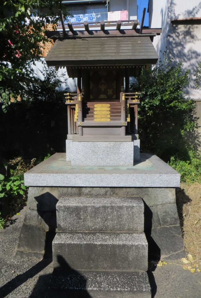 取り敢えず、推測で当てはめてみた、境内末社の南楠社です。熱田神宮の末社になります。