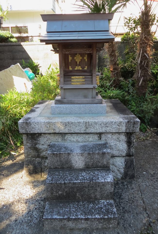 取り敢えず、推測で当てはめてみた、境内末社の天王社です。素戔嗚尊をご祭神とする熱田神宮・南新宮社の末社です。