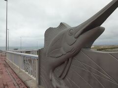 晴れていたらここも絶景なのだろうと脳内補完しながら歩く