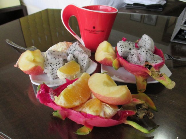 ５日目にしてウエルカムフルーツをいただきます。<br />軽目の朝食。ドラゴンフルーツが特に美味しかったな。