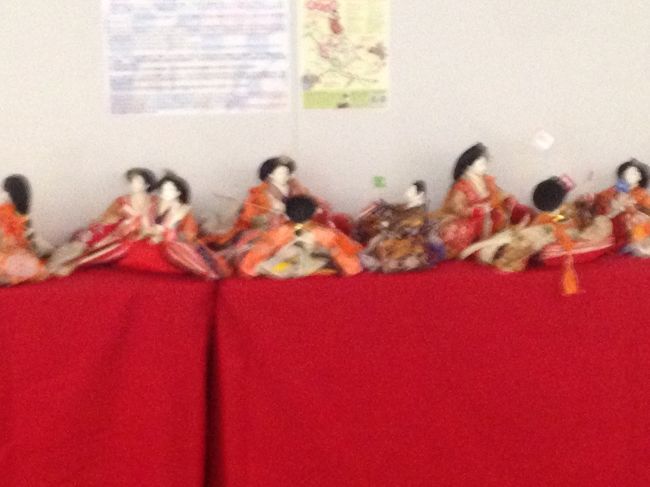 空港ではひな人形。