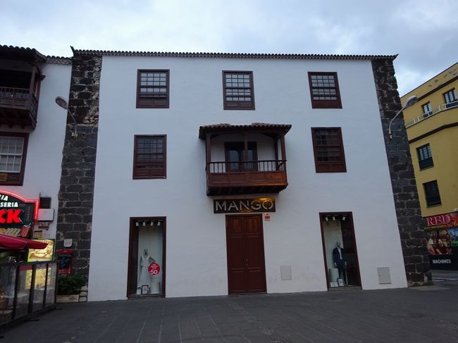 そして、この建物はMANDOのブティックです。