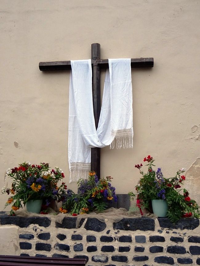 ストールを掛けた十字架が。