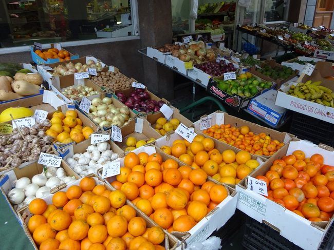 数種類のオレンジや