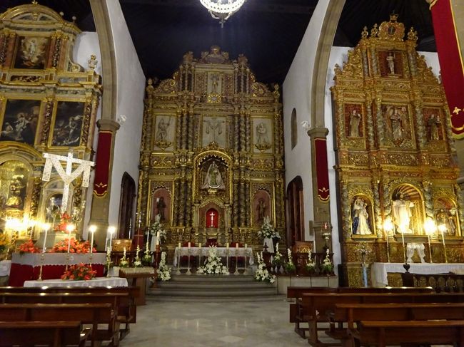 まばゆい祭壇。