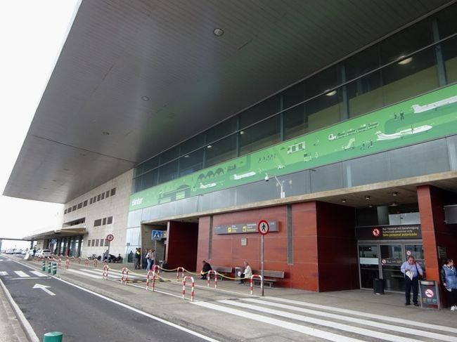 空港へ到着です。約30分、4.75ユーロ。