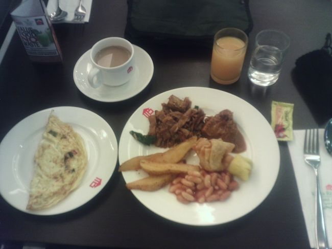 Kinta Riverfront Hotel &amp; Suites<br /><br />まず朝食から紹介します。<br /><br />初日はとにかく満遍なく少量ずつ皿に盛り、味を確かめるという食べ方をします。