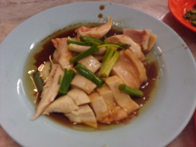 LOU　WONG<br /><br />茹でた鶏肉は、予想通りの味です。完食できるかどうか、心配でしたが、なんとか食べきりました。