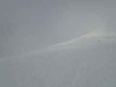 雲の流れの中でアンヌプリの山頂が僅かに顔を見せてくれました。