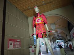 ナナちゃん人形…　デカいです。