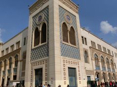 ラムセス駅に来たのは古いカイロのトラムを見るため。

でも駅前にあったトラム乗り場を探したのですが・・・
いまは廃止されたのか見つかりません。
英語のできる人に尋ねても今はないとの回答。

ボロボロトラム乗りたかったなぁ