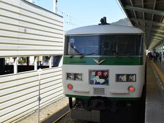 11時40分過ぎ、定刻通りに伊豆急下田駅に到着です。
