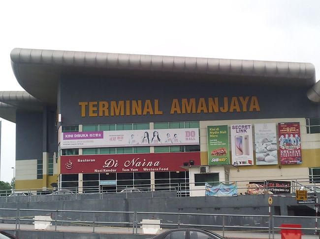 NEW YEAR EVE<br /><br />大晦日は、イポー空港で過ごそうと考えていたのですが、予定は未定です。このアマンジャヤで過ごすことになりました。<br />