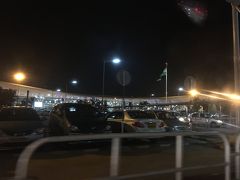 ケンペゴウダ・バンガロール国際空港に到着。