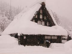 立派な合掌造りは築400年の村上家