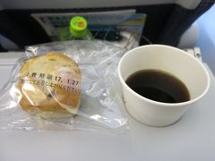 AIR DO 11便は平日に限って無料の軽食が提供されるようだ。
新千歳に到着＆荷物を受け取り後、ダッシュで北海道中央バスにカウンターに向かって、ギリギリでバスに乗車することができた。