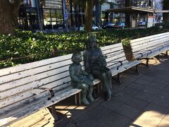 栄 エンゼルパーク内の愛の広場

ベンチに座る母子像