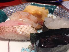 少し遅めのランチは、金沢のもりもり寿司で北陸っぽいネタの寿司を食べました。バイ貝のうま煮が一番美味しかったです。