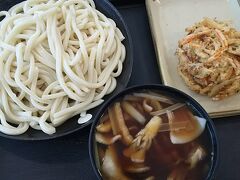 車で出発し、ランチは狭山PAの肉汁うどんと天ぷら。
