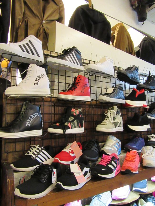 背が高くなるスニーカー