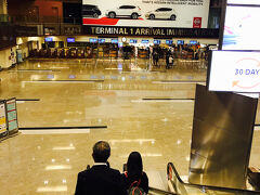 朝5時半、シンガポールチャンギ空港到着

ターミナルは1でした