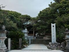 最後は金剛福寺を参拝。
四国八十八箇所霊場の第三十八番札所。
八十八か所めぐりを徒歩でする場合はここは他の霊場から離れており、道も険しいので大変だろうななどと思う。