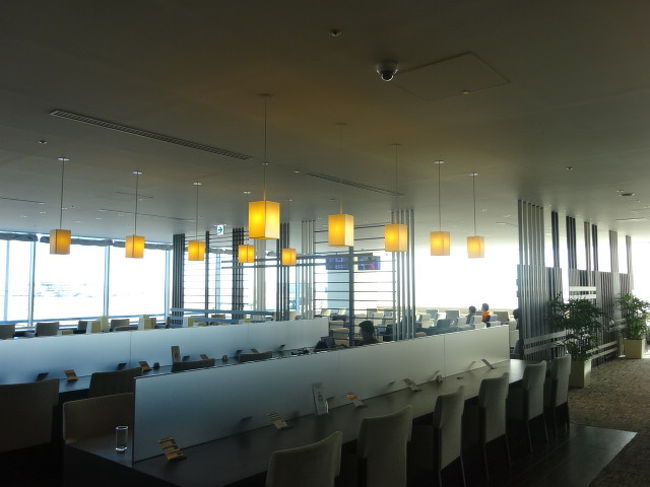 １２月３０日昼１２時ごろ。利用者は数人（３～５名）がら～んとしています。出国は午前中に集中していたのかしら？？？