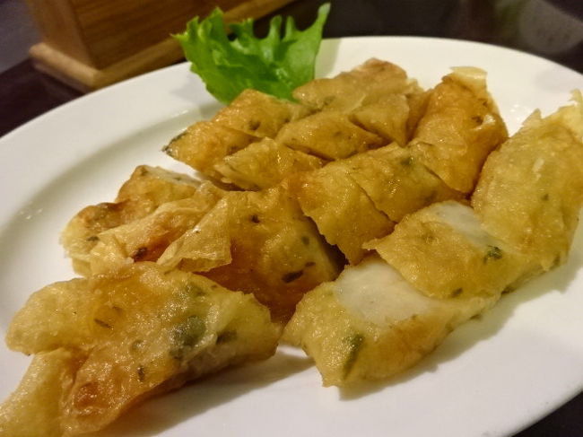 海老のすり身の揚げたもの。うまし。<br />この後ホテルへ戻って就寝。２日目に続きます。