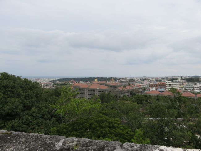 那覇市街も見渡せます。