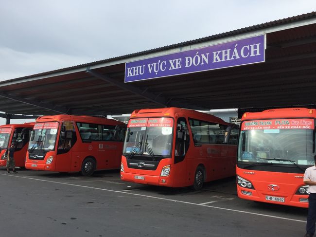 このバスで、移動します。