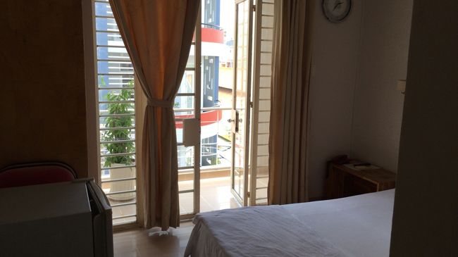 ホテルは、泊まるだけなので、約2000円です。アゴダでいつも予約しています。