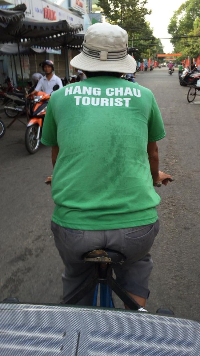 翌日です。いよいよ、旅のメーンですね。タクシー？の運ちゃんがホテルまで迎えに来てくれました。