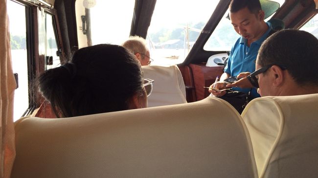 船内の様子。西洋人多かったですが、後韓国人が２人、日本人ぽいのは、私のみだったと思います。