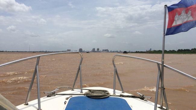 掲げる、フラッグがカンビジアになりました。いい風景です。こういうのが大好き。旅の醍醐味ですね。