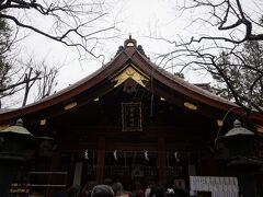 愛宕神社内は参拝の人で行列ができていました。
初詣かな？
年が明けてから奈良や大阪でも様々な神社や寺にお参りしましたが
今年１番の行列です。
さすが東京！