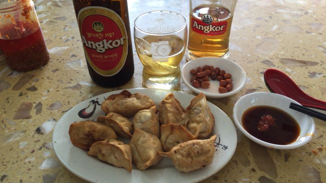 後は、いつものような食事です。私は、食べることが好きで、屋台や現地の方が食べるものを中心においしくいただきます。