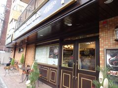 西大寺近くにあるおしゃれなこちらの洋菓子店には
カフェが併設されていて、カフェも店内も人でいっぱいでした。

人気店のようなので、旦那の実家への手土産はこちらで購入しました。