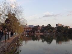 興福寺の横の階段から猿沢池に降りてきました。
夕日も沈んだのでこれから実家へ帰ります。