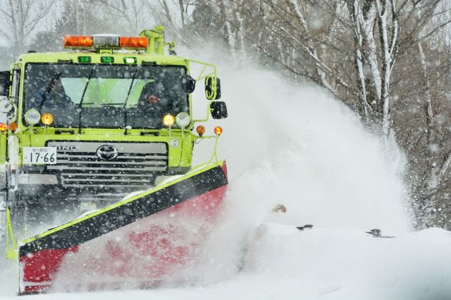 働く車シリーズ。<br />物凄い勢いで向かって来ます。