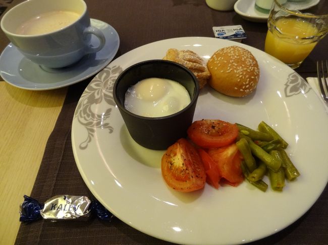 旅も後半。<br />今日はエストニアのタリンを観光します。<br /><br />朝ごはん。<br />焼きトマトは間違いない！美味しい。