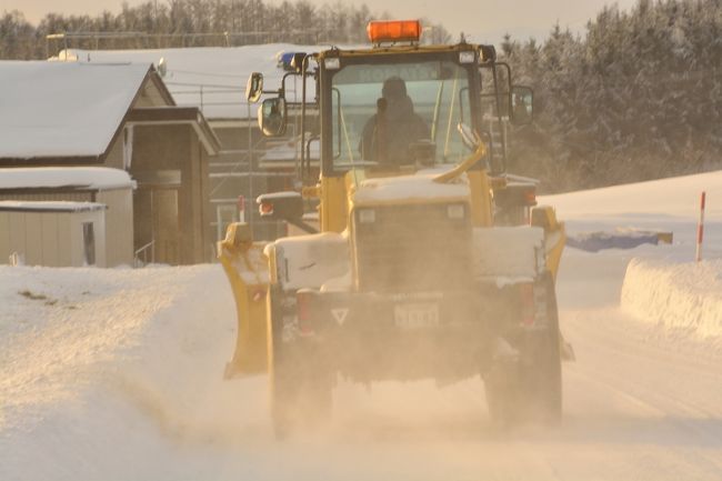 働く車シリーズ。<br />昨夜積もった雪を除雪するため、朝から大忙しです。