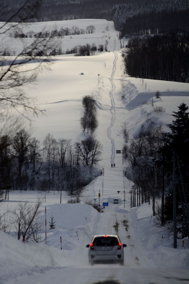 ジェットコースターの道へ。<br />スリップ注意ですね。