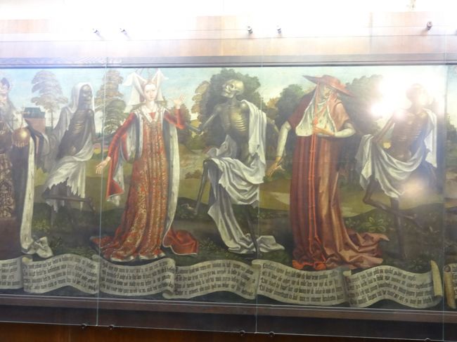 絵画のアップ。<br /><br />骸骨と貴族が踊っています。<br />「死んだらみんな同じ」という意味の絵画だそうです。