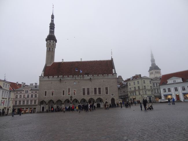 旧市庁舎<br /><br />ここは広場になっていて、タリン歴史地区の中心です。